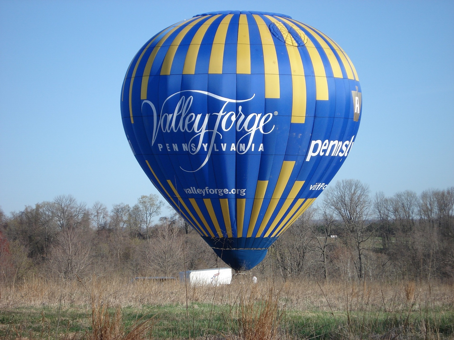 Blue and yellow hot air balloon that reads "Valley Forge Pennsylvania"