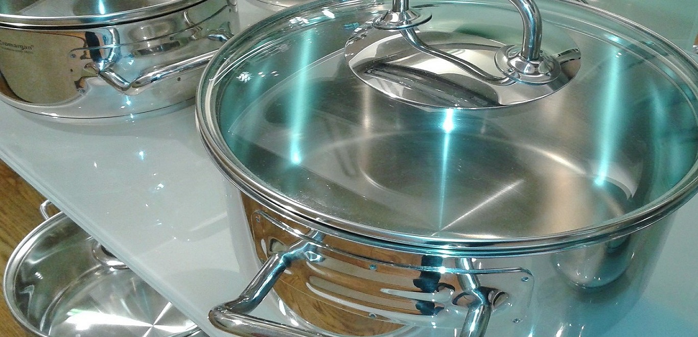 Large metal cooking pots with glass lids 