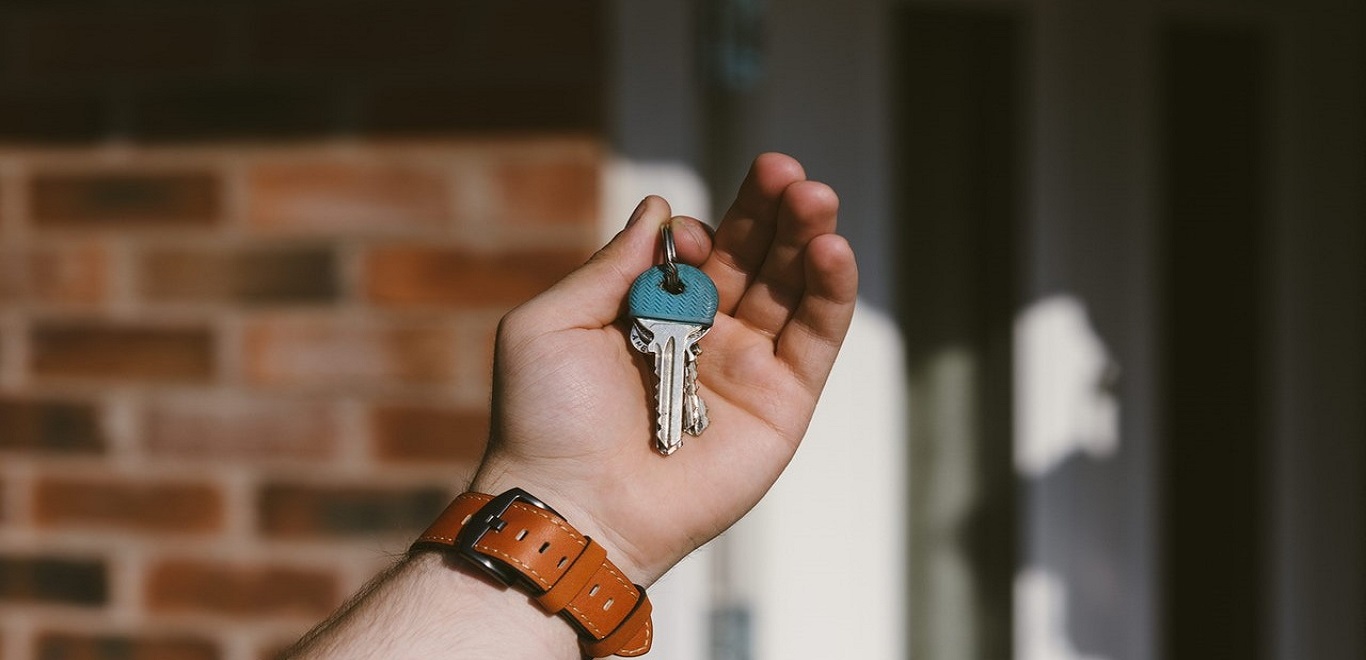 A man holding a set of house keys