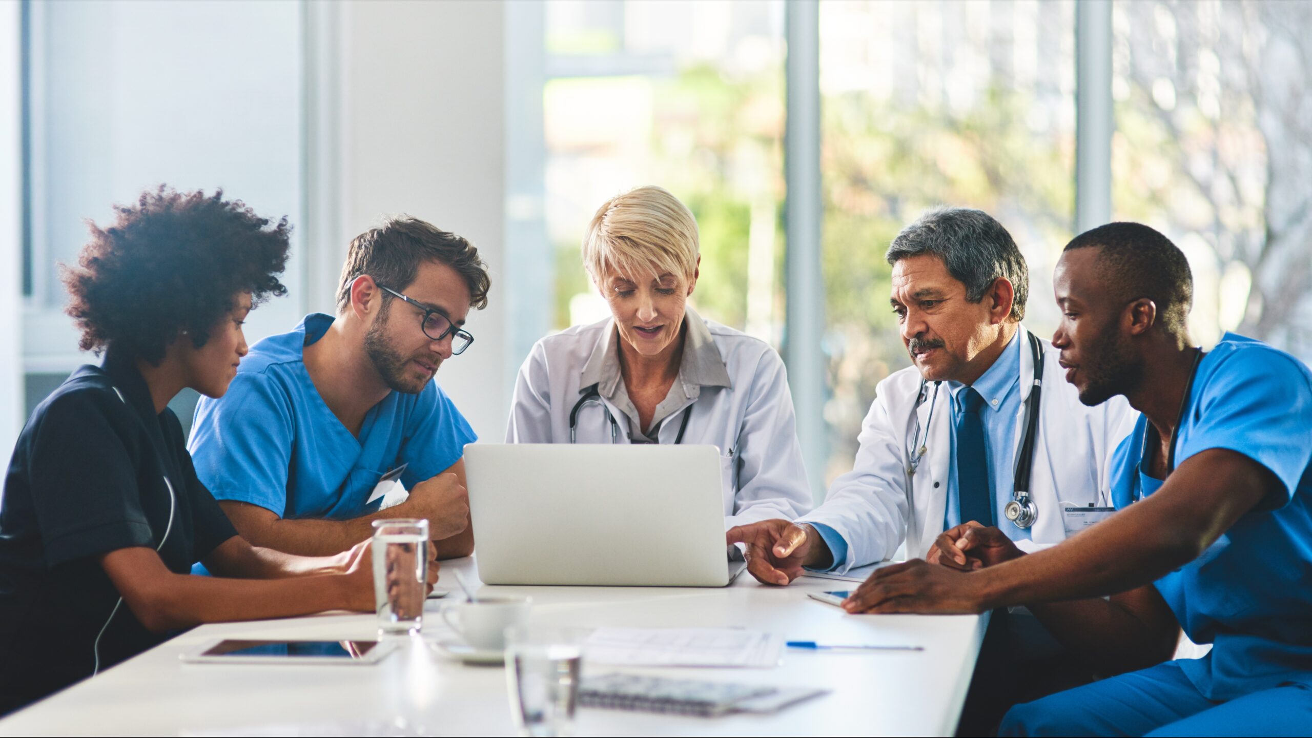Flexible healthcare workspace with doctors around a table